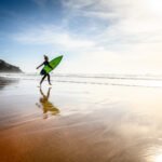 7 erros comuns que todo iniciante comete no surf (e como evitá-los)